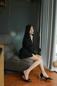 Elegant Professionalism: Wan Ping in the IESS Chinese Model OL Collection - image 2