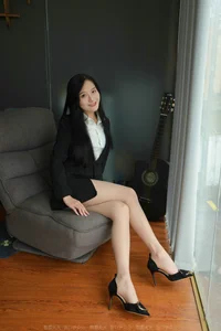 Elegant Professionalism: Wan Ping in the IESS Chinese Model OL Collection - image 46
