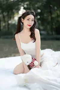 YiTuYu Vol.8613: Yi Bao's Charming Outdoor Relaxation with a Teddy Bear - image 8