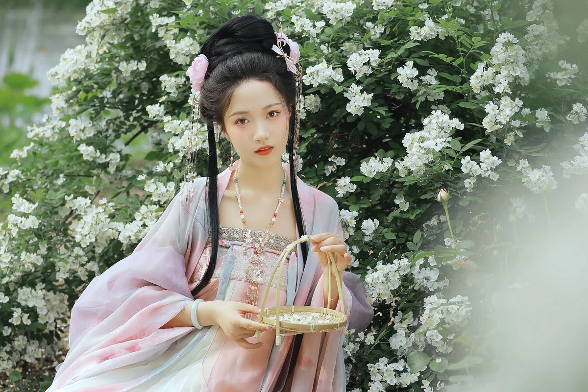 Artistic Portraiture: YiTuYu Art Language Vol.7296 Featuring Tian Tian