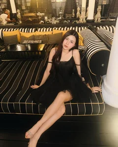 The Stunning Transformation of Mai Thao Ngoc: Quyen Linh's Youngest Daughter Shines at 17 - image 3