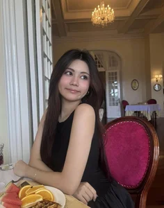 The Stunning Transformation of Mai Thao Ngoc: Quyen Linh's Youngest Daughter Shines at 17 - image 5