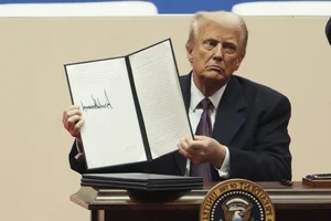 Iconic Moments from the Presidential Inauguration Ceremony of Donald Trump - image 4