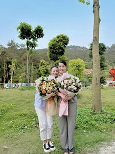 Stunning Real-Life Beauty of Thu Ha Ceri: The Actress Van Dung Handpicked for Her Son - image 6