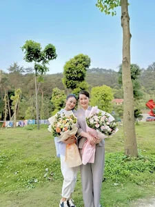 Stunning Real-Life Beauty of Thu Ha Ceri: The Actress Van Dung Handpicked for Her Son - image 7