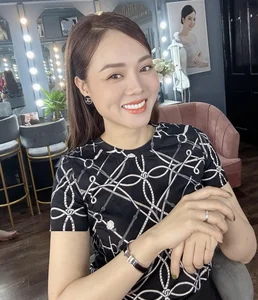 Ngoc Ha’s Style Evolution: From Casual Home Life to Elegant Street Style Icon - image 0