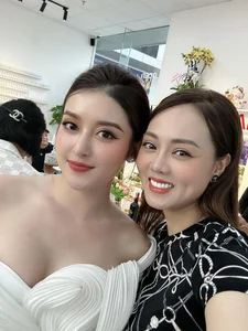 Ngoc Ha’s Style Evolution: From Casual Home Life to Elegant Street Style Icon - image 10