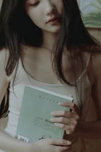 Yan Shi Yi in YiTuYu Art Language Vol.7006: Soft Light and Artistic Forms - image 4