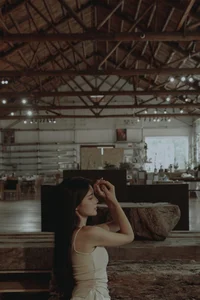 Yan Shi Yi in YiTuYu Art Language Vol.7006: Soft Light and Artistic Forms - image 8