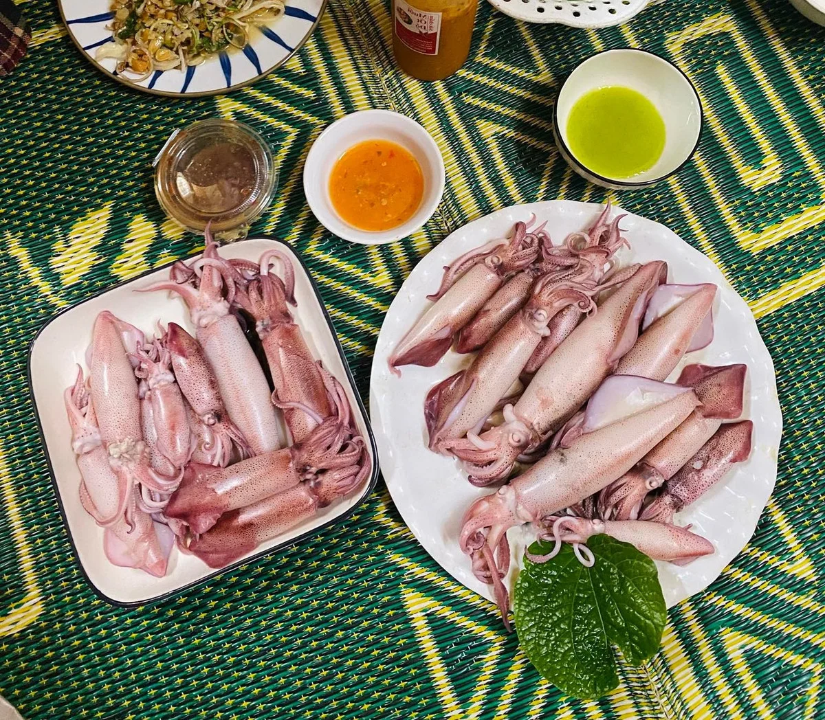 Unique Jumping Squid Market: Where Freshness Trumps the Scale in Vietnam