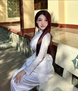 The Timeless Charm of the Vietnamese Ao Dai: Dong Nai’s Viral Beauty Reimagines a Classic Moment - image 3