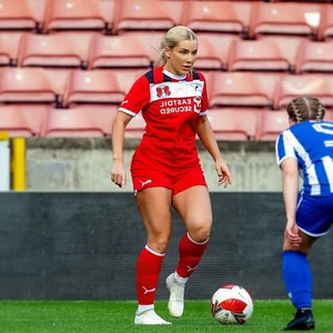 Madelene Wright: The Football Star Turning Her Sights Toward the World of Streaming - image 4