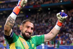 Mastering Tall Men's Fashion: Styling Tips from Italy’s 1.97m Goalkeeper - image 3