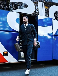 Mastering Tall Men's Fashion: Styling Tips from Italy’s 1.97m Goalkeeper - image 13