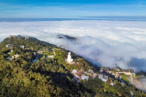 Ba Na Hills Attracts Thousands of Visitors from Central and Highlands Regions - image 1
