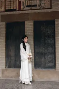 Elegant East Asian Beauty: Gentle Charm in Pristine Classic Attire 17639710 - image 2
