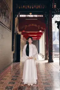 Elegant East Asian Beauty: Gentle Charm in Pristine Classic Attire 17639710 - image 7