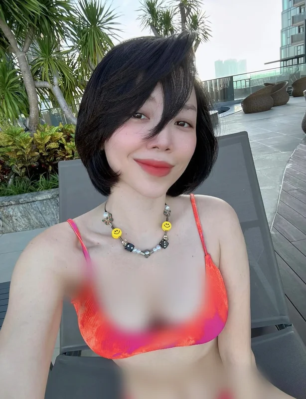 Vietnamese Showbiz Highlights: Toc Tien’s Bold Bikini Style and Manh Truong’s Heartwarming Family Photos