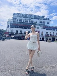 Vietnamese Showbiz Highlights: Toc Tien’s Bold Bikini Style and Manh Truong’s Heartwarming Family Photos - image 4