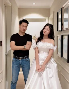 Vietnamese Showbiz Highlights: Toc Tien’s Bold Bikini Style and Manh Truong’s Heartwarming Family Photos - image 2