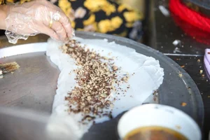 Discover Banh Cuon Canh Xuong: The Unique Steamed Rice Rolls and Bone Broth Specialty of Tuyen Quang, Vietnam - image 0