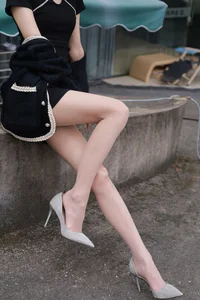 Classic Elegance: IESS Xiaoliu in Black Qipao and Nude Stockings Photography - image 6