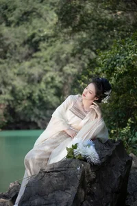Elegant Portraiture: YiTuYu Art Language Vol.7233 Featuring Wei Wei - image 18