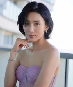 5 Perfect Hairstyles for Women Over 40 to Enhance Elegance and Sophistication - image 8
