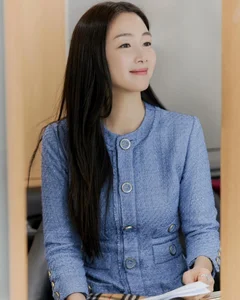 5 Perfect Hairstyles for Women Over 40 to Enhance Elegance and Sophistication - image 6
