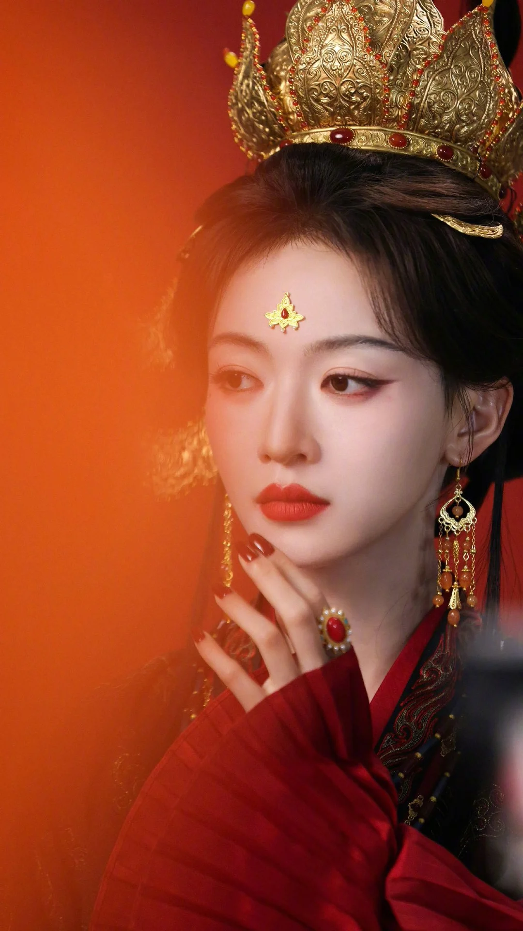 The Phoenix Reborn: Unveiling the Most Beautiful 'Empress' in Modern Chinese Cinema