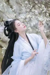 YiTuYu Art Language Vol.8811: Captivating Wu Qiao Bu Cheng Hu in Traditional Elegance Amidst Spring Blossoms - image 16