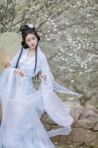 YiTuYu Art Language Vol.8811: Captivating Wu Qiao Bu Cheng Hu in Traditional Elegance Amidst Spring Blossoms - image 14