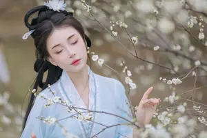 YiTuYu Art Language Vol.8811: Captivating Wu Qiao Bu Cheng Hu in Traditional Elegance Amidst Spring Blossoms - image 11