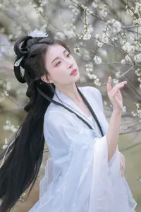 YiTuYu Art Language Vol.8811: Captivating Wu Qiao Bu Cheng Hu in Traditional Elegance Amidst Spring Blossoms - image 17