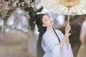 YiTuYu Art Language Vol.8811: Captivating Wu Qiao Bu Cheng Hu in Traditional Elegance Amidst Spring Blossoms - image 0