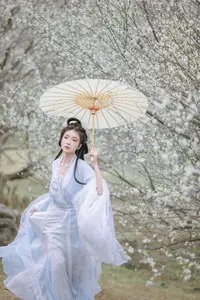 YiTuYu Art Language Vol.8811: Captivating Wu Qiao Bu Cheng Hu in Traditional Elegance Amidst Spring Blossoms - image 6