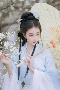 YiTuYu Art Language Vol.8811: Captivating Wu Qiao Bu Cheng Hu in Traditional Elegance Amidst Spring Blossoms - image 3