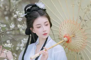 YiTuYu Art Language Vol.8811: Captivating Wu Qiao Bu Cheng Hu in Traditional Elegance Amidst Spring Blossoms - image 12