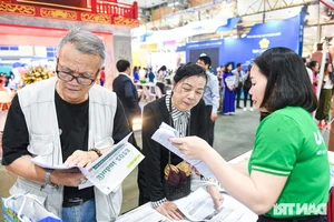Thousands Queue in Hanoi to Snag Discounted Travel Tours and Vacation Deals - image 10