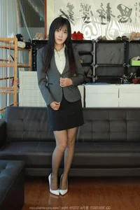 Sophisticated Grace: Wanping Features in the IESS Gentle S Photo Gallery - image 14