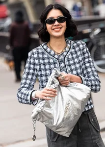 Timeless Handbag Colors That Match Every Outfit and Never Go Out of Style - image 20