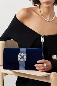 Timeless Handbag Colors That Match Every Outfit and Never Go Out of Style - image 0