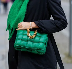 Timeless Handbag Colors That Match Every Outfit and Never Go Out of Style - image 16