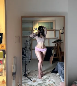 Stunning Fitness Model Gallery: Celebrating Body Positivity and Curvy Aesthetics Through Professional Photography - image 4