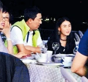 Hu Ge’s Surprising Post-Fatherhood Look: Comparing the C-Drama Icon with Wallace Huo’s Timeless Style - image 1
