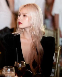 Xoài Non Stuns Fans with Unedited Raw Camera Visuals Proving Her Status as a Natural Beauty Icon - image 4