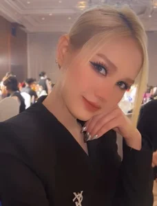 Xoài Non Stuns Fans with Unedited Raw Camera Visuals Proving Her Status as a Natural Beauty Icon - image 5