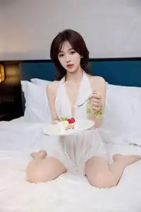 XiuRen No.10584: Zhi Zhi's Alluring Elegance in a Chic White Mini Dress - image 1