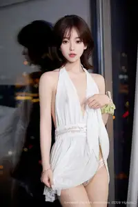 XiuRen No.10584: Zhi Zhi's Alluring Elegance in a Chic White Mini Dress - image 15