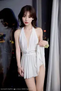 XiuRen No.10584: Zhi Zhi's Alluring Elegance in a Chic White Mini Dress - image 14